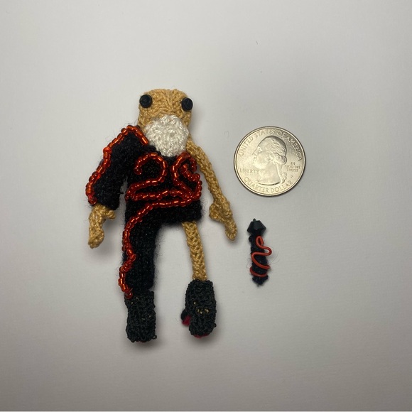 Tiny Knitted Frog- Reputation - Picture 8 of 8